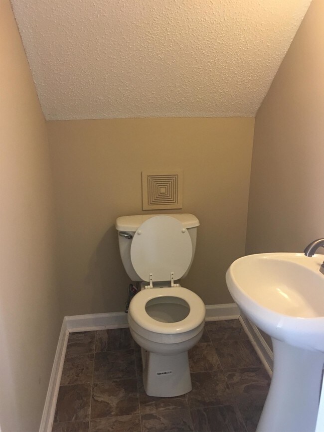 Building Photo - 403 9th Ave