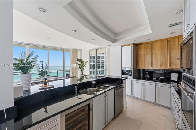 Building Photo - 10295 Collins Ave