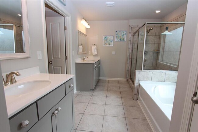 Building Photo - 6870 Rambling