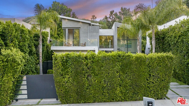 Building Photo - 1847 Coldwater Canyon Dr