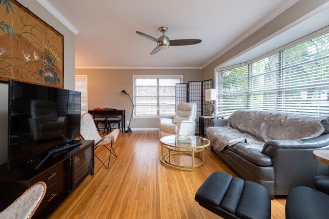 Building Photo - 312 Schoolwood Ln