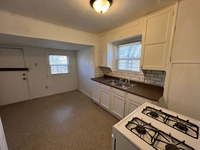 Building Photo - 2-Bedroom Home with Open Living and Dining Space!