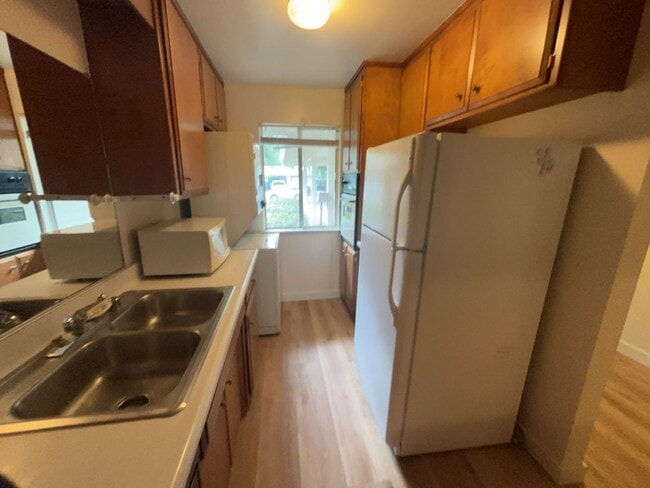 Building Photo - 605 Radcliffe Dr