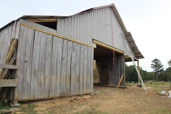 Building Photo - 983 N Bucks Pocket Rd SE