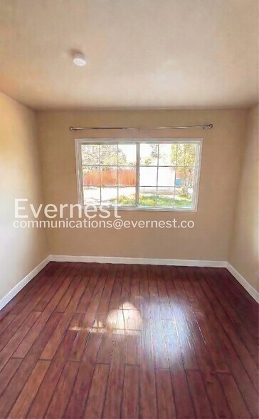 Building Photo - 1936 Shoreview Ave