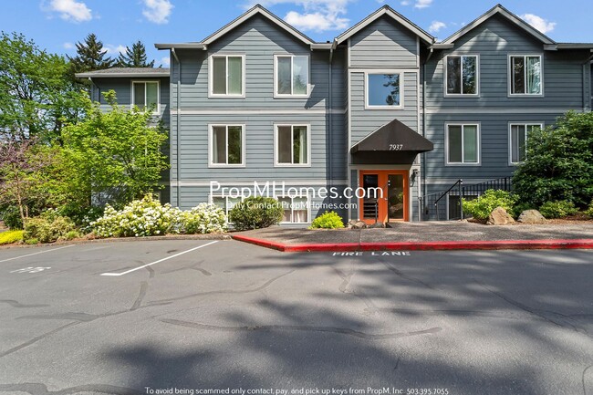 Building Photo - Beautifully Updated Condo in Multnomah Vil...