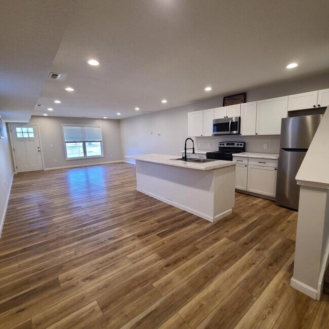 Primary Photo - 2503 S Hanna St