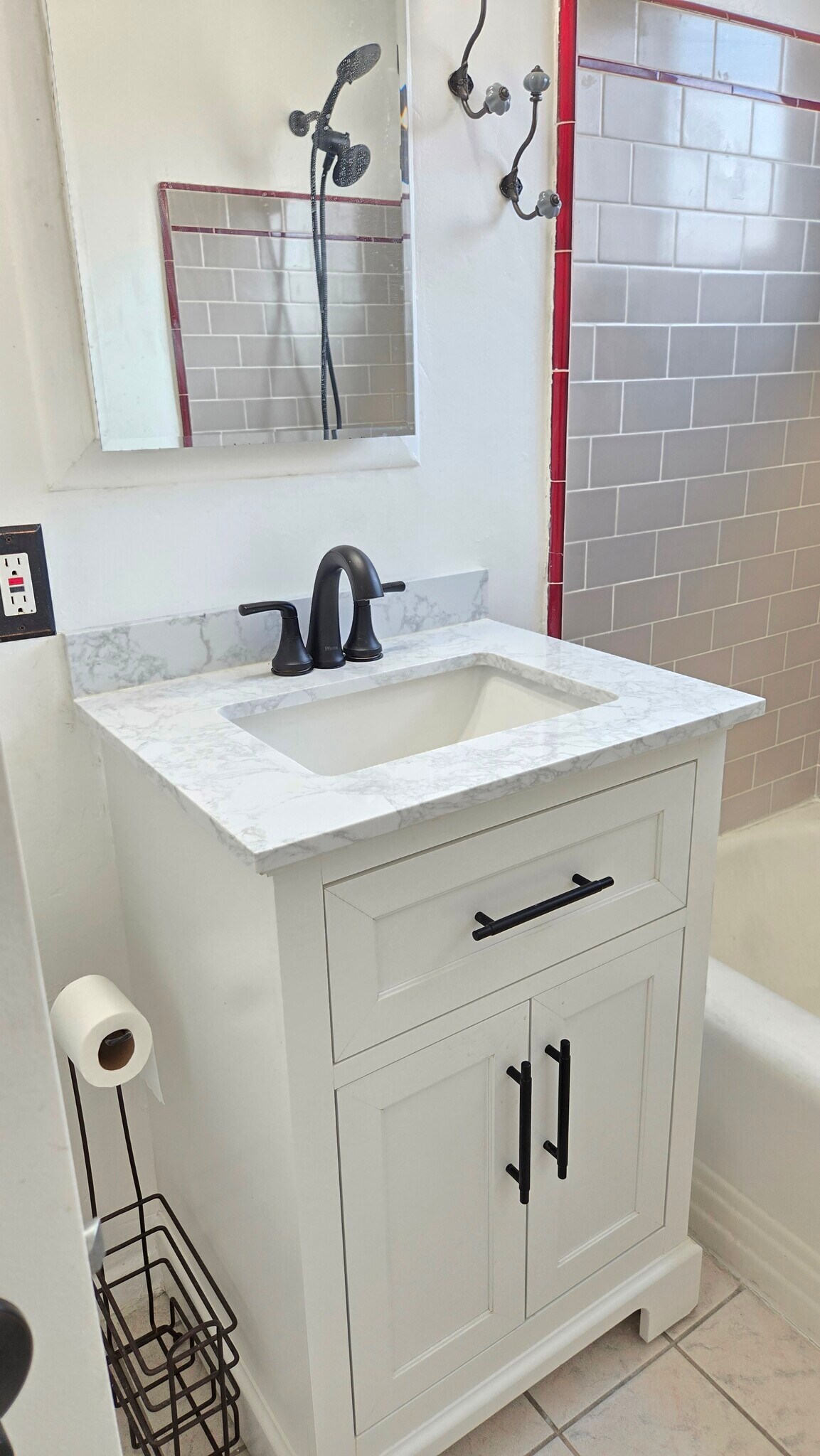 Building Photo - 3552 Locke Ave