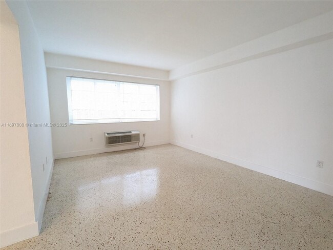 Building Photo - 6930 Rue Vendome