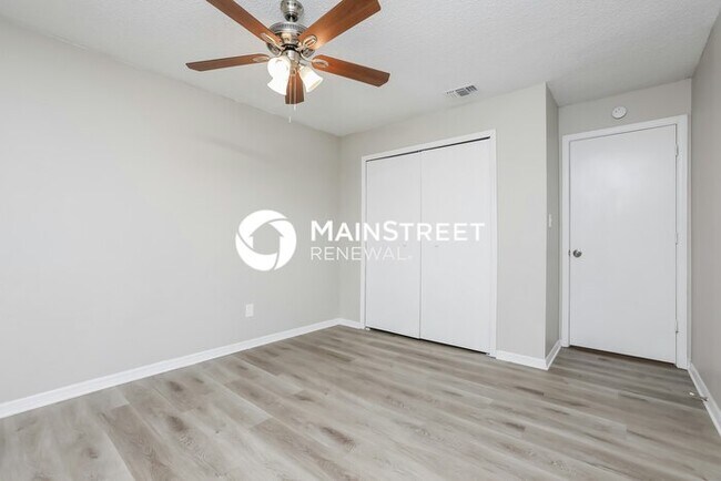 Building Photo - 3 Bedroom Pet-Friendly Home in ORLANDO, FL with Main Street Renewal