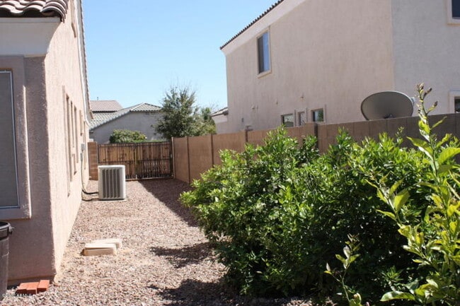 Building Photo - 3842 S Eucalyptus Pl