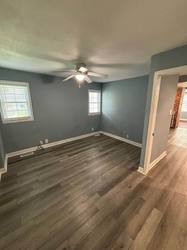Building Photo - Alcoa Cottage!!