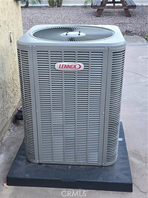 Building Photo - 28973 Willow Creek Ln