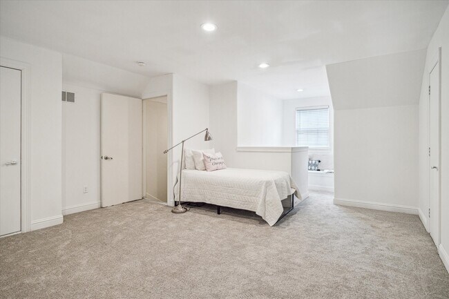 Building Photo - 1502 Whispering Pines Dr