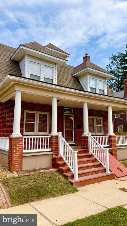 Building Photo - 2223 NOBLE