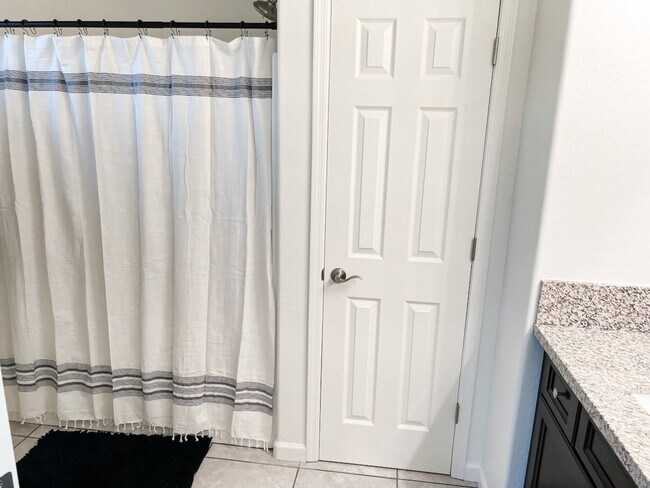 Master bath - 8503 E Leigh Dr