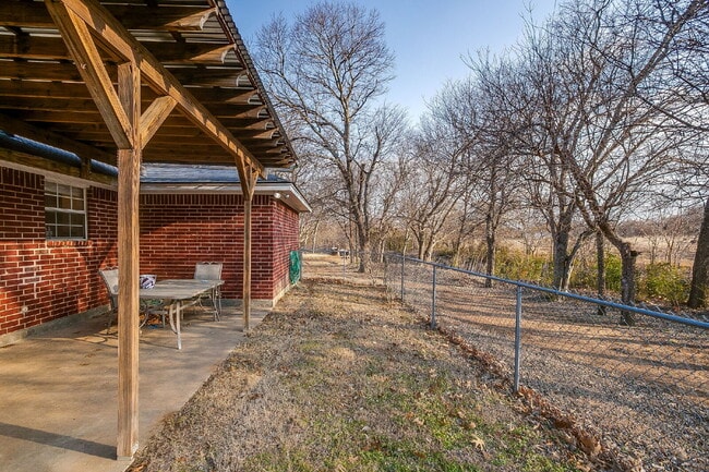 Building Photo - Charming 3 Bed 2 bath with Scenic Views, on quiet cul-de-sac in Cleburne!