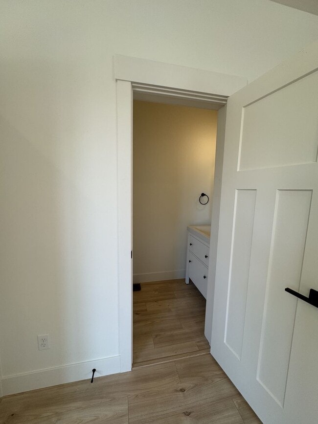 Building Photo - 17 Grove-