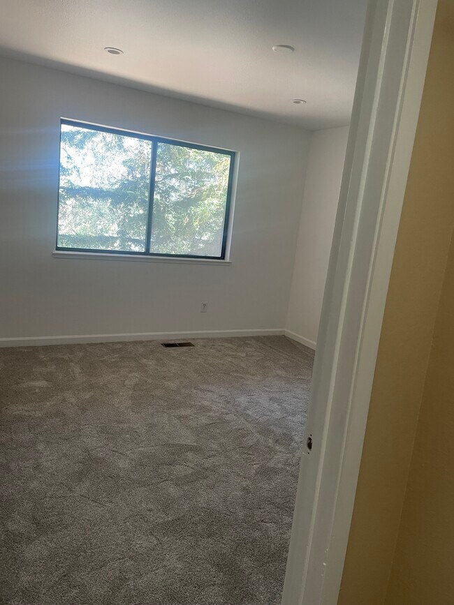 Building Photo - 24020 Janssen Ct