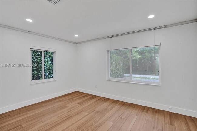 Building Photo - 213 NE 43rd St