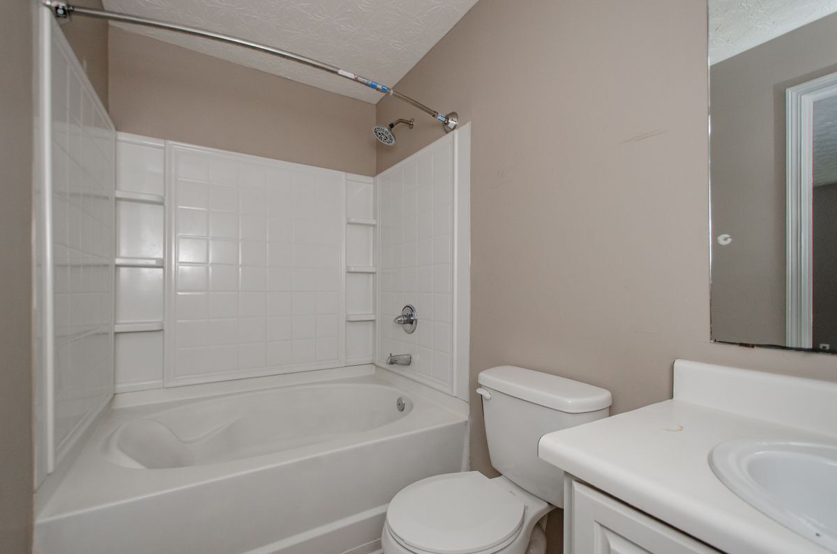 Building Photo - 10104 Fairington Ridge Cir