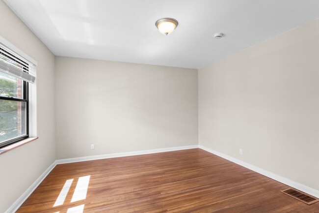 Building Photo - 638 Blenheim Rd