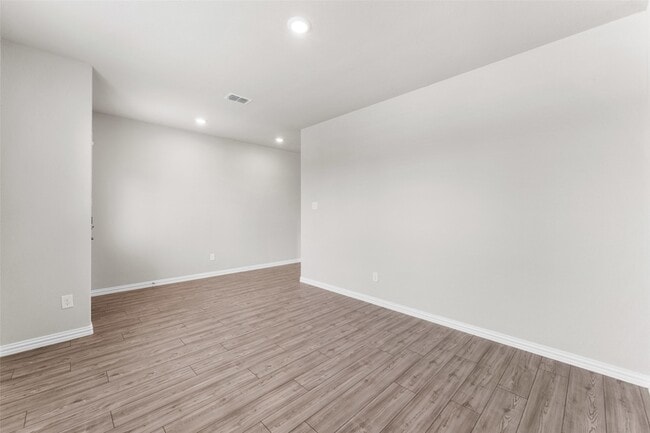 Building Photo - 3120 Kingsgarden Rd