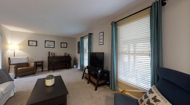 Building Photo - 303 Greenglade Ave