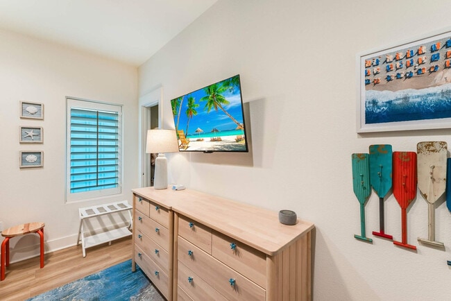 Building Photo - 119 6th St