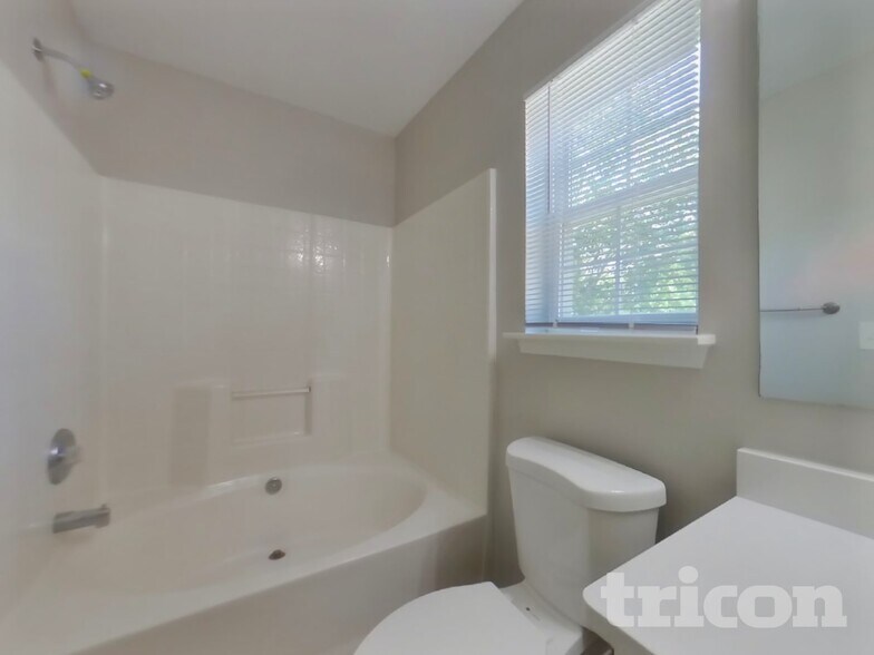 Building Photo - 6716 Commack Dr