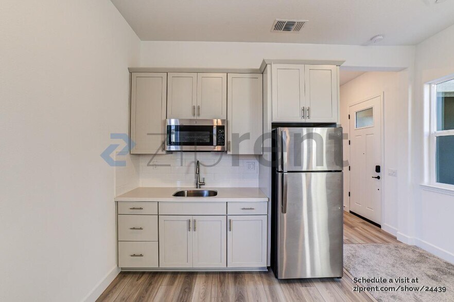 Building Photo - 8333 Evans Tree Dr S