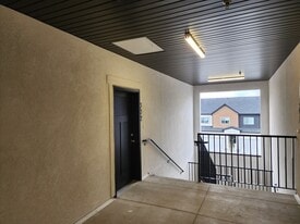 Building Photo - 4735 S Alder Dr