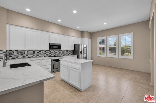 Building Photo - 40808 Eastwood Ln