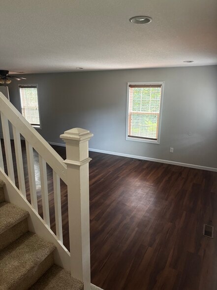 Building Photo - 47 Enka Orchard St