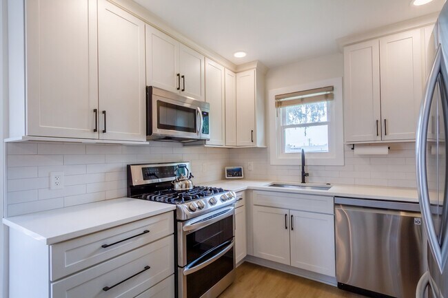 Building Photo - 725 Stevens St