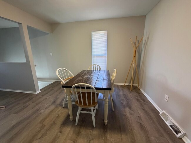 Building Photo - 203 Wheaton Ct