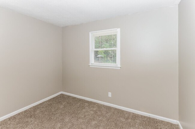 Building Photo - 145 Briarwood Cir