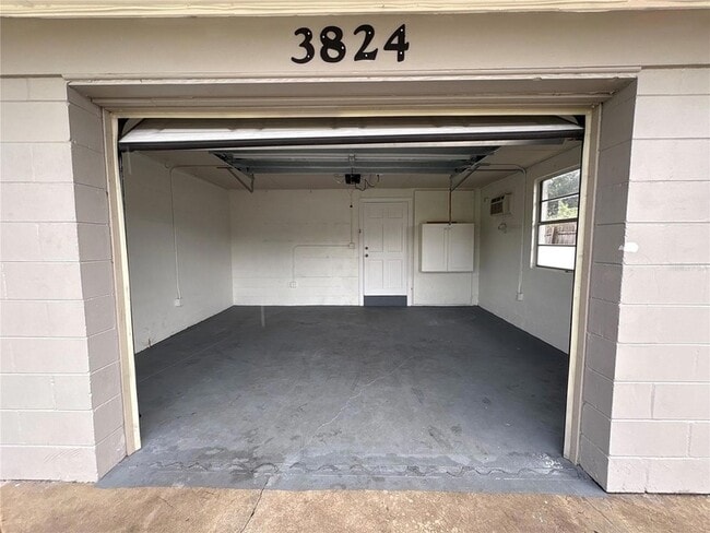 Building Photo - 3824 Winona Dr