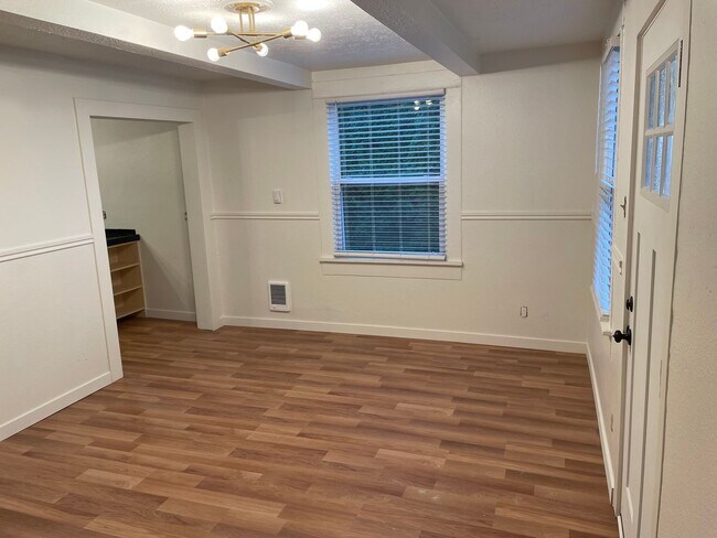 Building Photo - 325 Santa Clara Ave