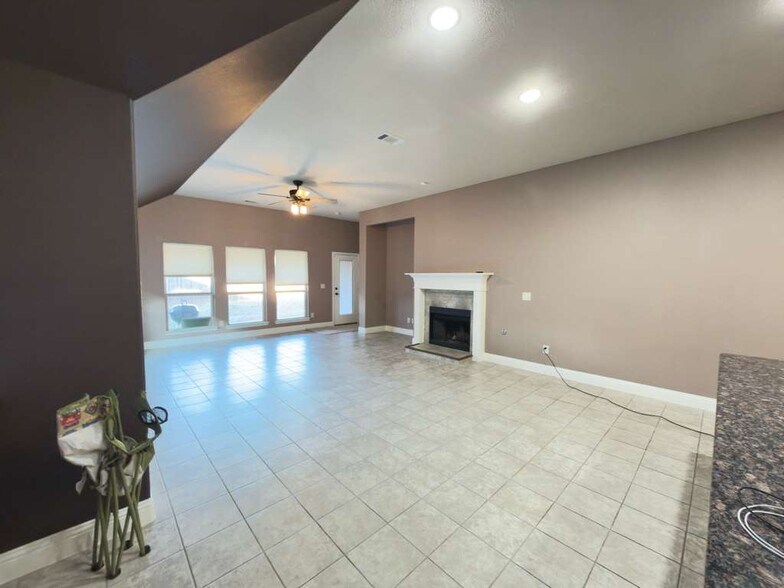 Building Photo - 521 Eastbrook Dr