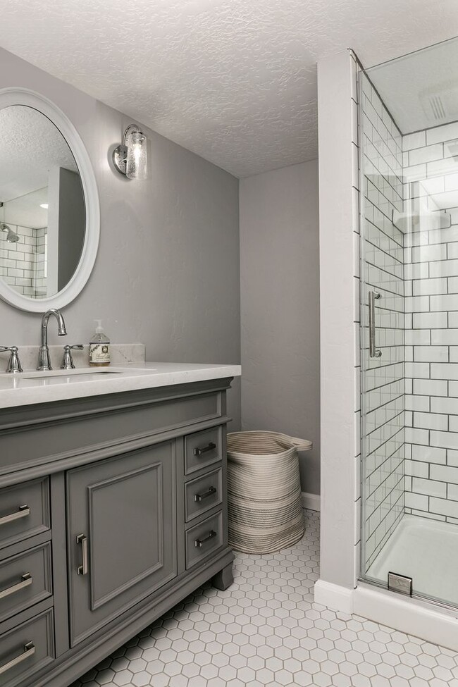 Building Photo - North End Beauty with Bonus Space & Garage!