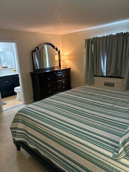 Building Photo - 2415 East Ave