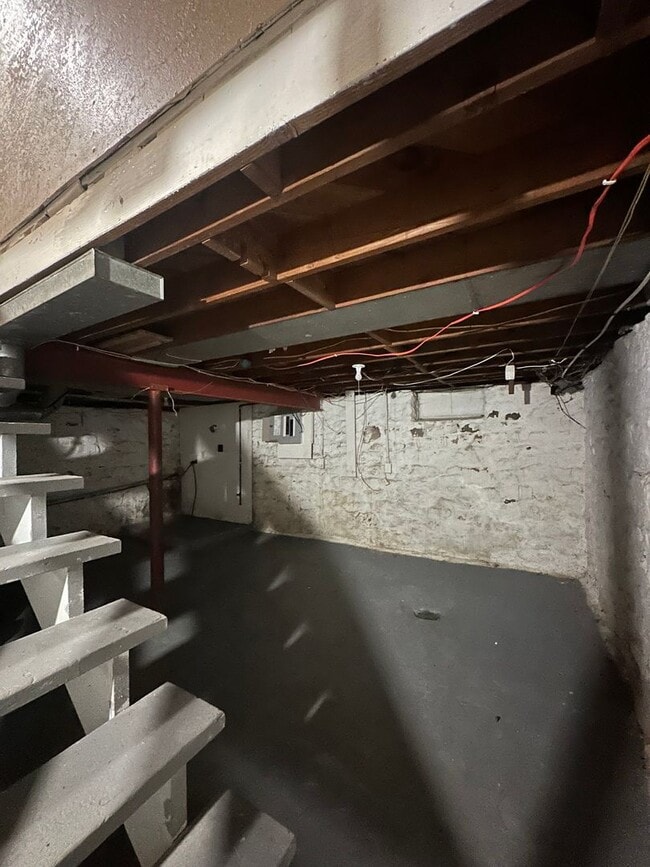 Building Photo - ***1/2 OFF FIRST MONTH’S RENT***Midtown 3 Bedroom 1 Bath Home For Rent