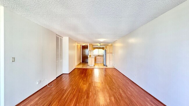 Building Photo - CONVENIENTY LOCATED AND SPACIOUS 2BD/2BA C...