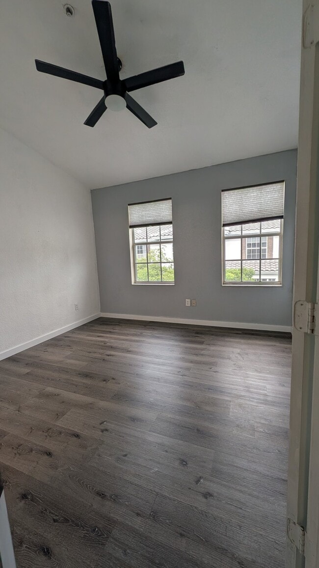Building Photo - 721 SW 148th Ave