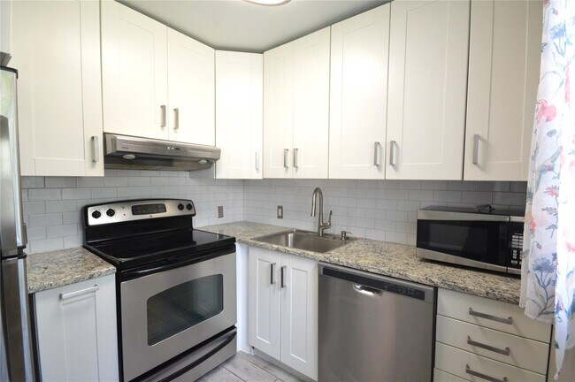 Building Photo - 144 Mansfield D