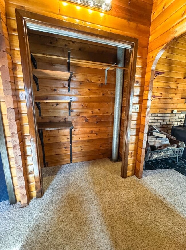 Building Photo - Cozy 2 bed/ 1 bath- Dog Friendly House