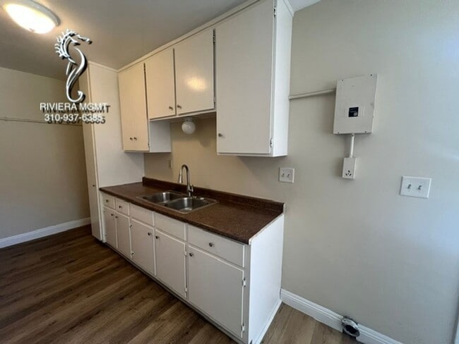 Building Photo - 514 S Grevillea Ave