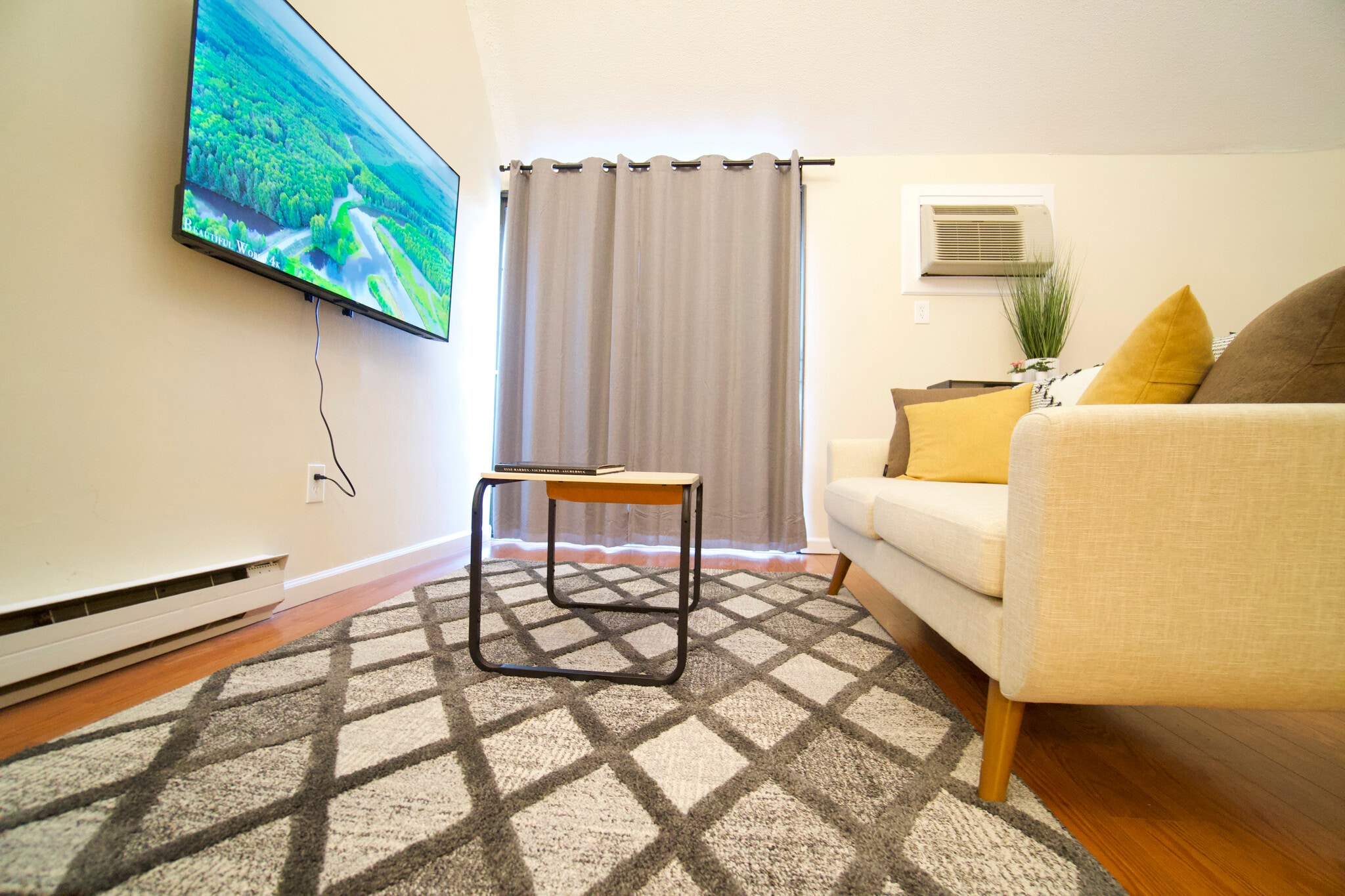 Living Room with Balcony - 38 N Main St