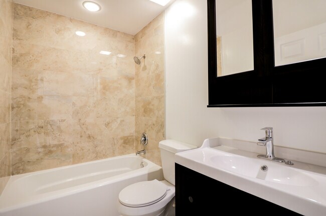 Building Photo - Newly Remodeled 3/2 in Cooper City